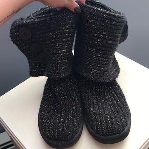 Black and gold knitted uggs